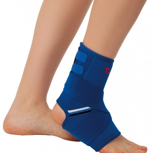 REF 824 Ankle Brace With Bandage